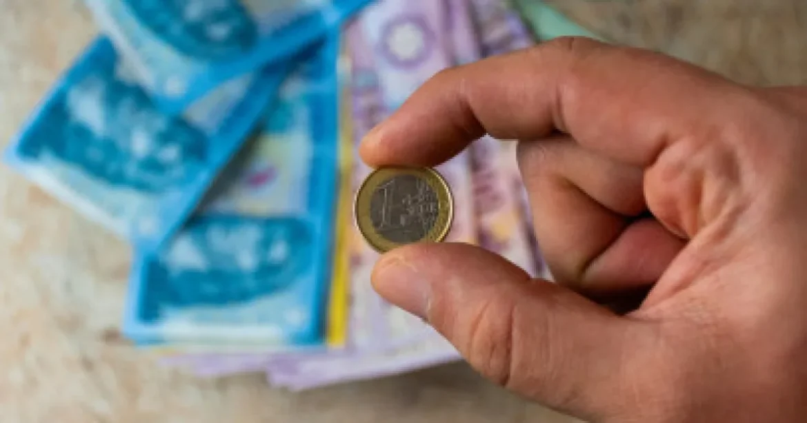 Az euró 17 hónapos mélypontra zuhant a hatalmas lejtőn