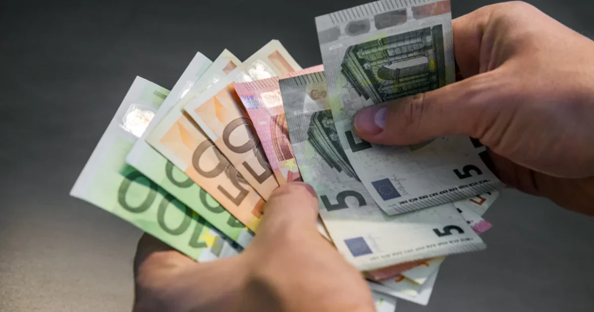 Mit tanulhat Magyarország a szlovák és a horvát euróbevezetésből?