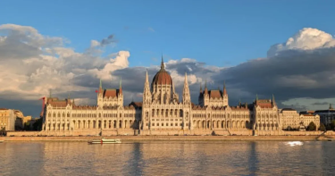 Nagy gazdaságpolitikai döntés előtt áll a kormány, ki kell vezetni a különadókat